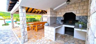 Villa Ana with a private pool on a 3000m2 property - Čvrljevo - 3