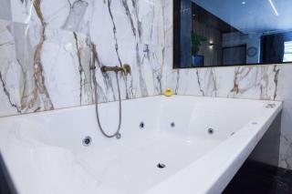 Luxury Exclusive Hot Tub Flat w Parking in Anoixi - Ánoixis - 9