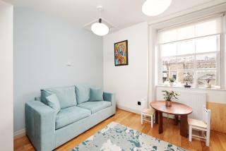 Relax & Recharge at Cozy Paddington, King Bed - London - 5