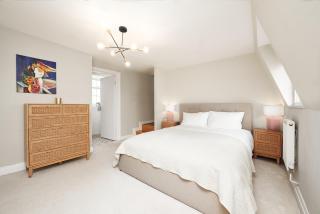 Relax & Recharge at Cozy Paddington, King Bed - 9