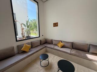 Villa Enja - Swimming pool - 4 BR BA - Wi-Fi - Parking - 4