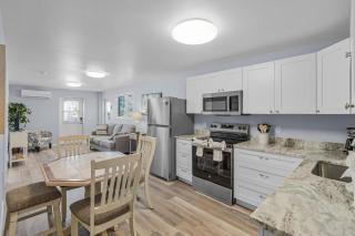 815 Third Street Escape- 2BD Cottage, Close to Restaurants! home - Fort Myers Beach - 0