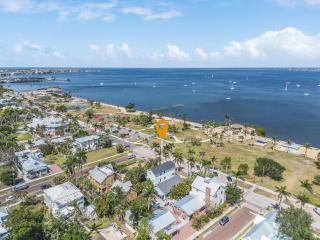 Heated Pool, Outdoor Dining & Grill, Near the Beach - Heart of Punta Gorda - Roelens - Punta Gorda - 9