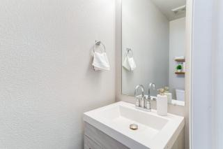 Golf, Hike, Explore and More Cozy Retreat in Denver - 1