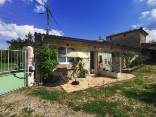 Proche Saint-Émilion, confortable gîte rénové avec terrasse - 2 personnes - 6