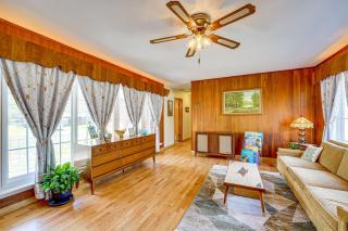 Mid-Century 1950s Retreat with Rec Room in Monett! - Monett - 7