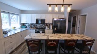 Spacious 3BR Lakefront Cottage with Stunning Views - Lincoln Junction - 2