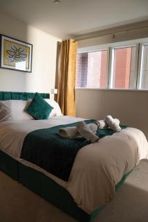2 Bedroom Apartment with Free Parking in Manchester City Centre, by Eason Stays - Ideal For Weekend Getaways & Business Travel - Manchester - 0