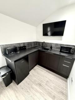 Hornby Hottub and Jacuzzi Suites - 4