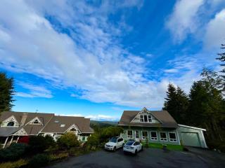 Ocean and Mountain View Bedroom with En-Suite Bathroom B&B - Nanoose Bay - 2