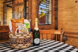 Fox Wood Cabin Whot Tub, Family-friendly 50 Acres - Eureka Springs - 5