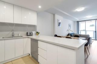 307B Next to Westfield nr train and bus station with Free Parking - Sydney - 4