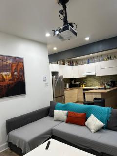 Charming 2-Bedroom Apartment with Garden Near Metro station & Canal Lachine - Montreal - 0