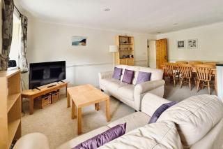 2 Bed Apartment with Shared Pool - 1