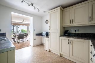 Ocean views, peace and quiet in this homely flat - 7