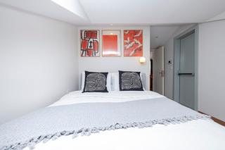 Family 3-Bedroom Duplex with Terrace and Elevator - Istanbul - 9