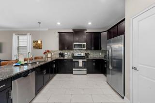 8BR Resort Pool Home Near Disney - Family Friendly - 3