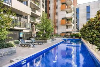Spacious City Fringe Charm Pool Balcony Park - Melbourne - 8