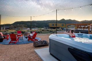 Stargazing Retreat with Hot Tub Deck Hammocks BBQ - Glendale - 7