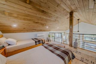 Stargazing Retreat with Hot Tub Deck Hammocks BBQ - 6