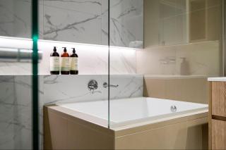 Free Parking Lux Cityscape 3 Bedroom 2 Bath with Pool, Gym, and Sauna - Melbourne - 7
