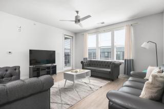 Affordable 2-Bedroom Fishers - Pool View - Fishers - 5