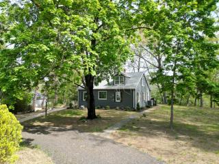 River Heights Retreat - - 9