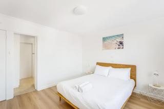 Stylish Apartment with Bay Views - Sandy Bay - 2