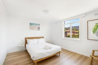 Stylish Apartment with Bay Views - Sandy Bay - 1