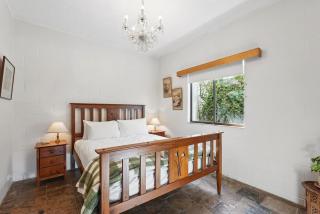 Spacious Sandy Bay Stay - Sandy Bay - 5