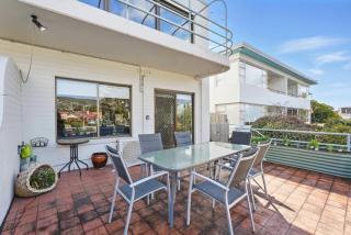 Spacious Sandy Bay Stay - 1