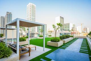 Luxury 1BR on High Floor JVC - 8