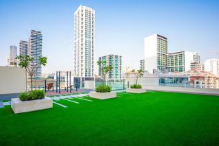 Luxury 1BR on High Floor JVC - 4