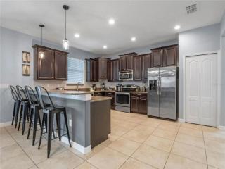 The Marvel Mansion 6BR Resort Pool Home By Disney - 3