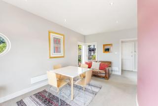 Central and Private Bay Retreat - Sandy Bay - 0