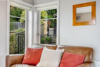 Central and Private Bay Retreat - Sandy Bay - 6