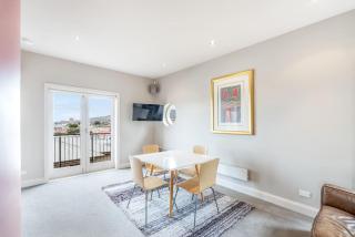 Central and Private Bay Retreat - Sandy Bay - 2