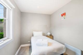 Central and Private Bay Retreat - Sandy Bay - 1
