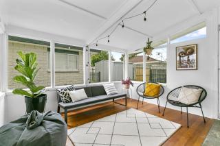 Bright Family Retreat Steps From Taupo Town - Taupo - 6