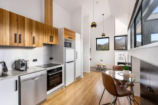 Modern Retreat with Spectacular Mountain Views - New Town - 0