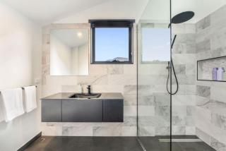 Modern Retreat with Spectacular Mountain Views - New Town - 7