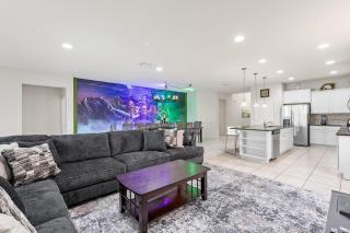 Epic 8BR Lakefront Pool Home Near Disney Universal - 1