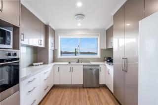 Spectacular View, Modern Comfort - Sandy Bay - 9