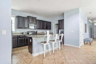 Lakefront 5BR Family Resort Pool Home Near Disney - 1