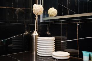 Onyx 1BR with Stunning City Views - 4