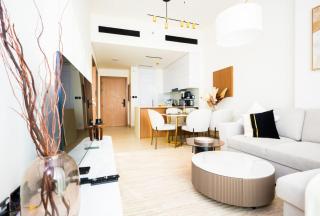 Elegant 1BR with High Rise JVC - 8