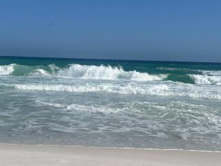 Golden Aura-Beach Retreat-Balcony & Pool Access - Navarre - 8
