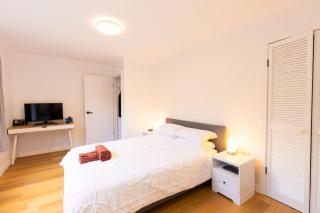 Renovated two-level Sandy Bay apartment - Sandy Bay - 8