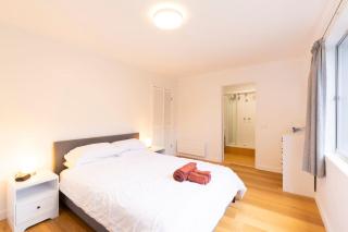Renovated two-level Sandy Bay apartment - Sandy Bay - 2