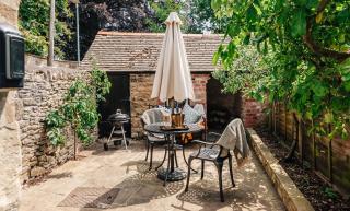 Delightful Cotswold Cottage for two, Log Burner, Garden & Dog Friendly - Northleach - 8